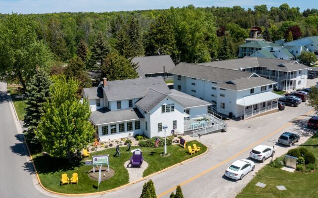 Julie's Park Cafe and Motel