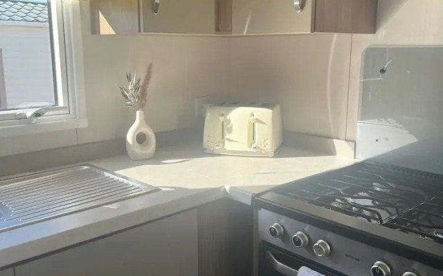 Seaside Escape - Cayton Bay Cabin