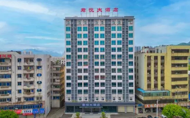 Monarch Hotel