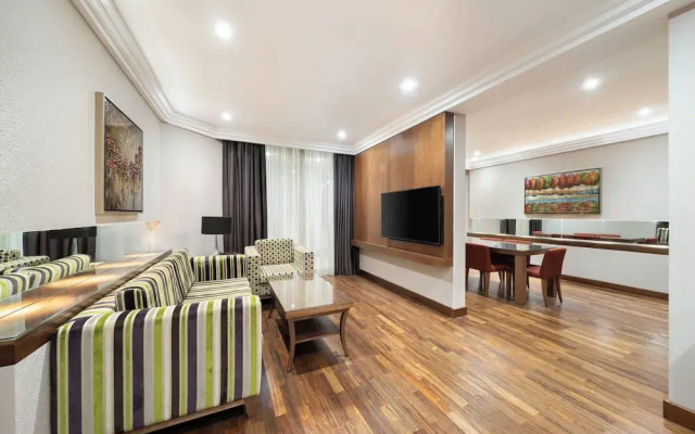 Crowne Plaza Hotel Riyadh Minhal, an IHG Hotel