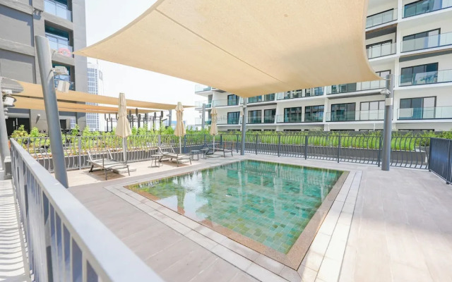 Urban Skyline City Comfort Studio