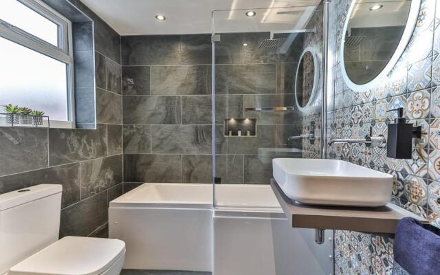 Luxury Spacious Pad with Games Room
