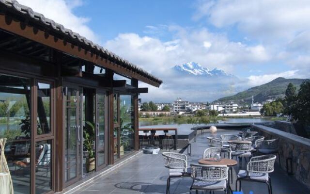 EARTHGAZE•STARSPANNG: 180-Degree Snow Mountain View Homestay (Lijiang Ancient Town Branch)