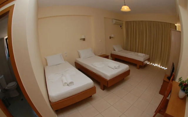 Nikos Hotel and Apartments