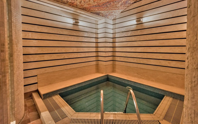 Maxi Park Hotel & Spa