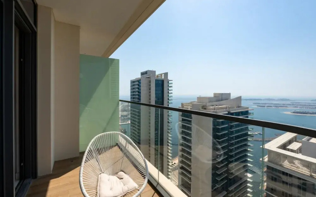 Serene 1BR w Private Palm View Balcony