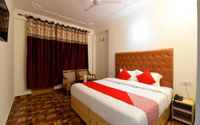 OYO 13836 Hotel Manu Vatika