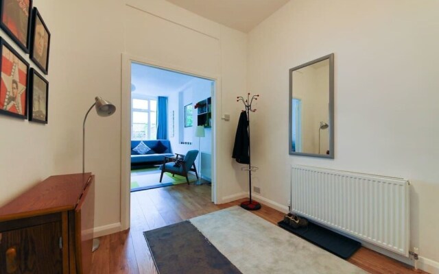 Bright and Spacious 1 Bed Flat With Garden