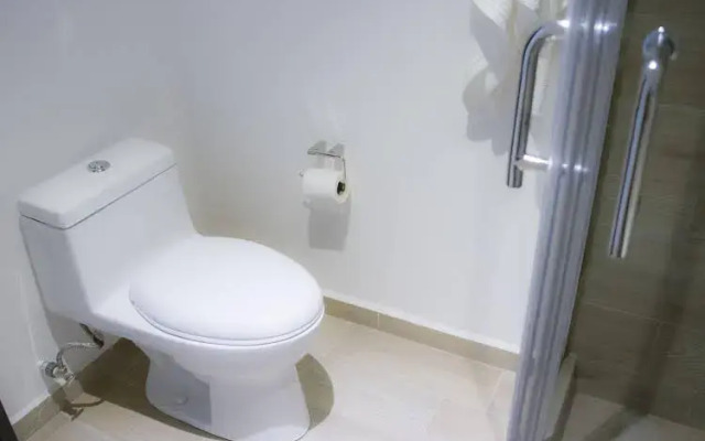 600 sq ft in trendy area, 150 BPS fiber optic