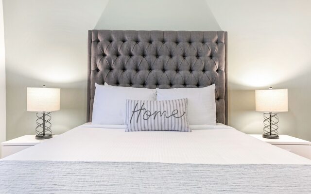 Chic Urban Retreat with Pool Steps to Bourbon St