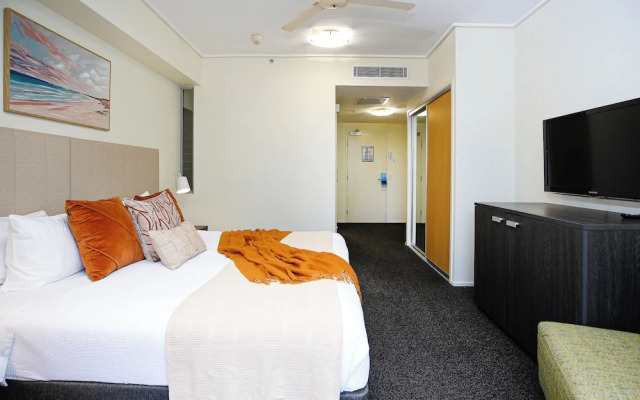 Studio in the City with pool and BBQ