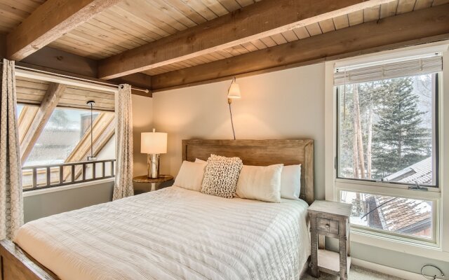 Spacious Mill Run 3 Townhouse Close to City Attractions by RedAwning