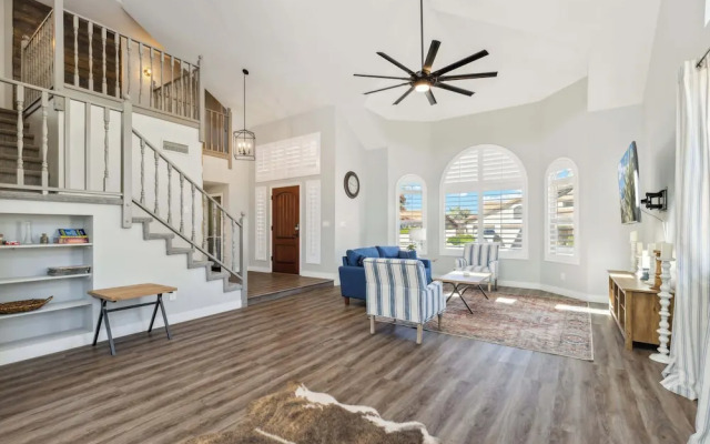 Red Mountain Retreat 5 BDR w/ Heated Pool!