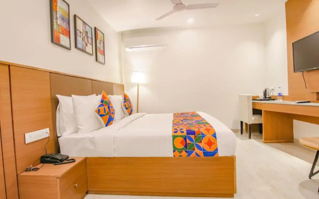 Saltstayz Select – Unitech Cyber Park