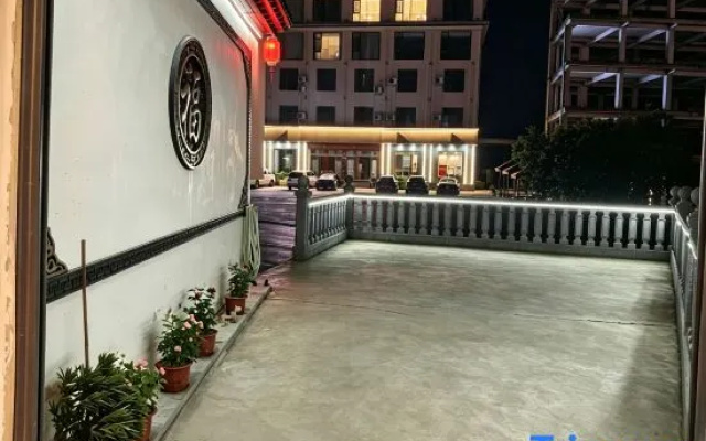 Huangguoshu Waterfall Royal Court Holiday Inn