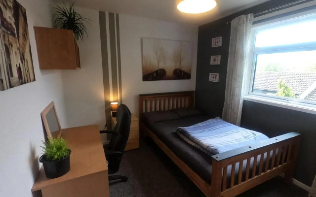 Hampton House Bookinn