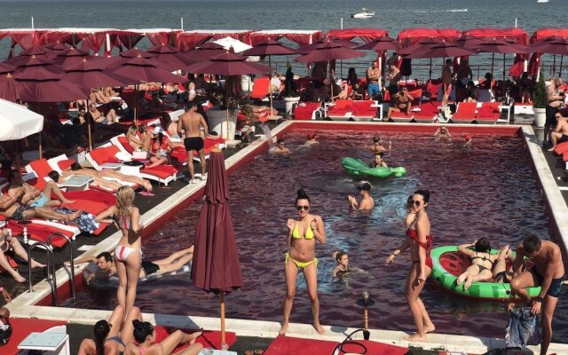 Отель Beach Club Odessa