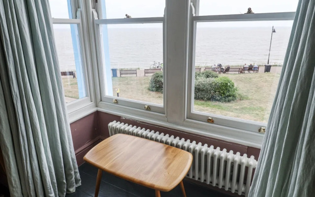 Astondene, East Cliff