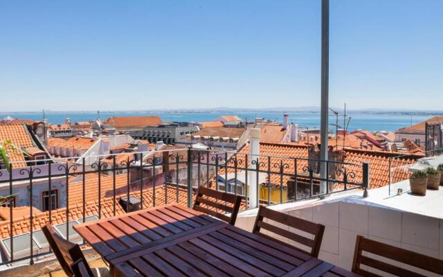 Amazing Rooftop Terrace With River And Historic City View 4 Bedrooms 4 bathrooms AC 19th Century Building Chiado