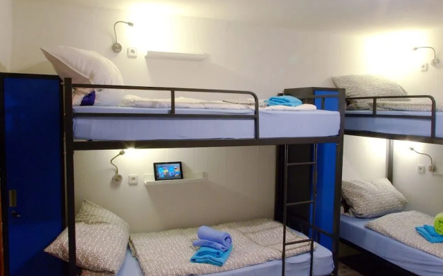 The Penny Pincher Inn - Hostel