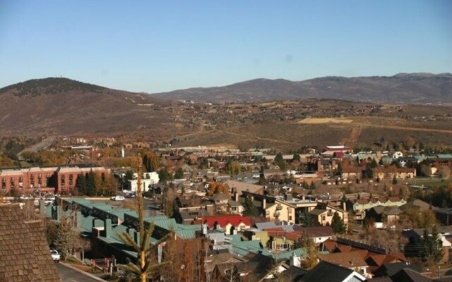 1117 Lowell Avenue 4 Bedroom Condo