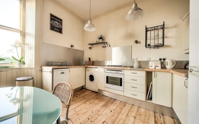 Lovely 2Br Home Next To The Castle