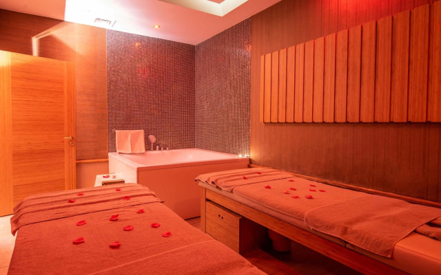 Wellborn Luxury Hotel