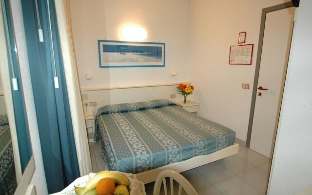 Hotel Crystal & Residence
