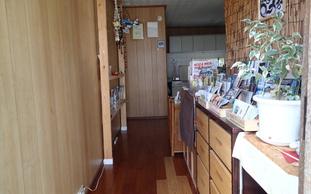 Okinawa Guest House Fushinuyauchi - Hostel