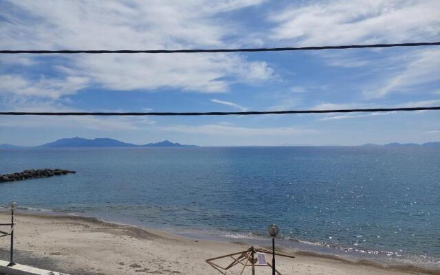 Fania 2 Rooms In Front Of The Sea