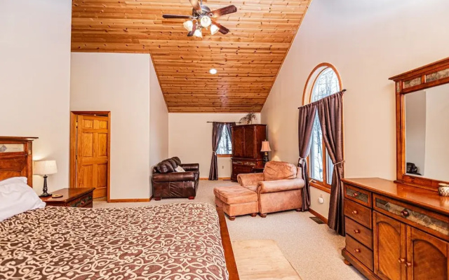 Rocky Adventures Five Bedroom Holiday Home
