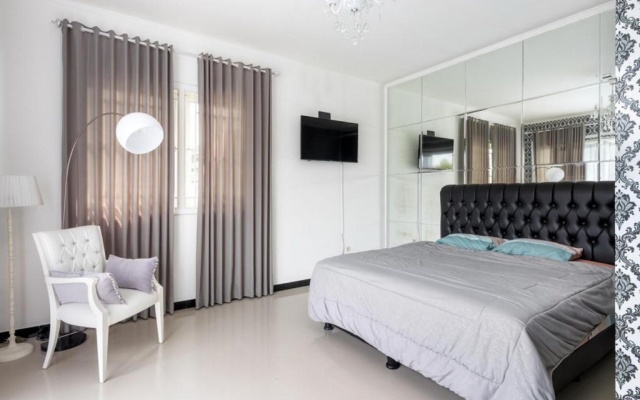 TJ White Villa 670m2 with Private Pool and Outstanding View by GLOBALSTAY – Guest Rooms – Ungasan