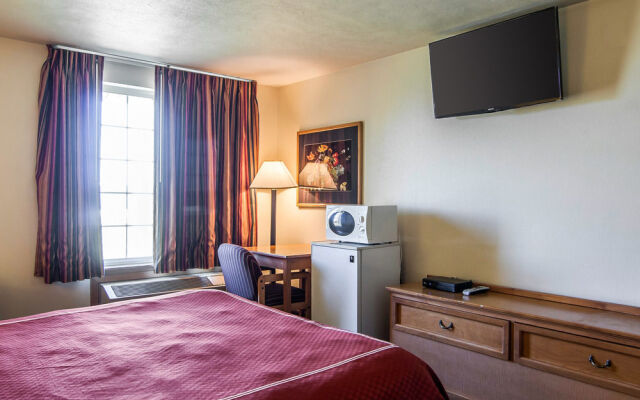 Rodeway Inn & Suites
