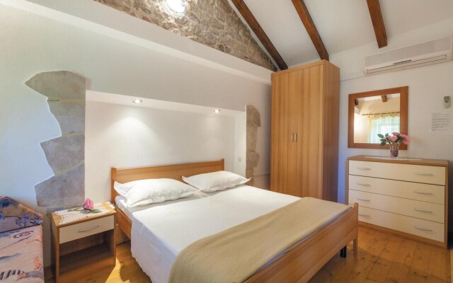 Nice Home in Ostrvica With Wifi and 5 Bedrooms