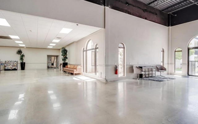 Cottonwood Suites Savannah Hotel & Conference Center