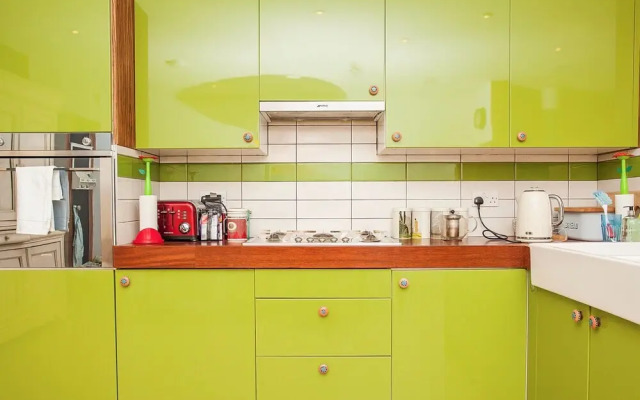 Spacious 2 Bedroom House With Garden