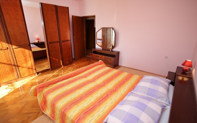 Apartment Marin - comfortable apartment near sea: A1 Vinisce, Riviera Trogir