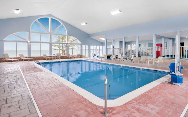 Baymont by Wyndham St. Ignace Lakefront