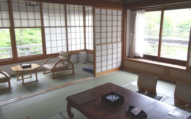 Takaragawa Onsen Osenkaku Hotel