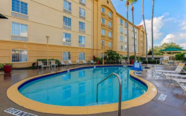 La Quinta Inn & Suites by Wyndham Orlando Airport North