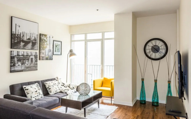 Airy Downtown Apartments by Nuage