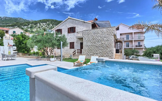 Lantana Holiday Home