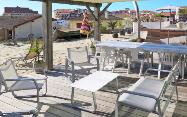 Les Bai?nes (VIB220)