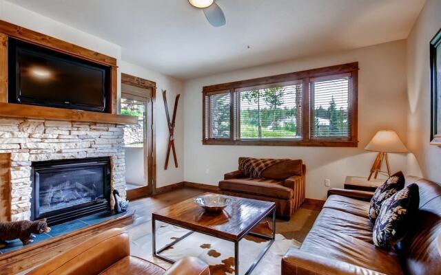 Luxury 3 Bedroom Ski in, Ski Out Mountain Vacation Rental Just Steps from the Snowflake Ski Lift