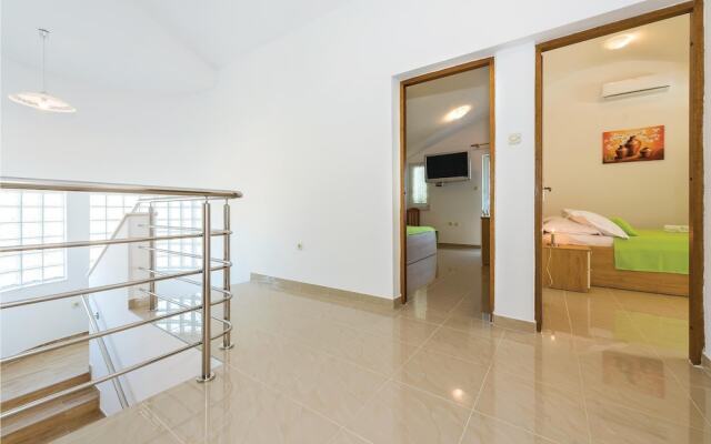 Stunning Home in Brodarica With Jacuzzi, Wifi and 4 Bedrooms