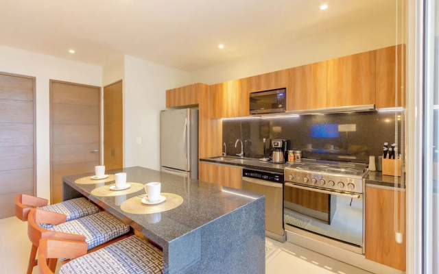 Chic Beachfront Condo Ocean View