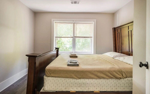Charming Fully-renovated Bungalow