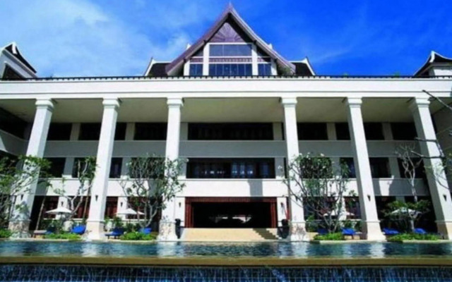 Pavilion Queen's Bay