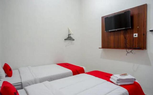 RedDoorz near Stasiun Purwosari