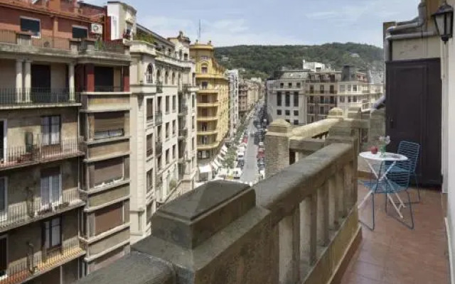 Mirakruz Terrace Apartment by FeelFree Rentals